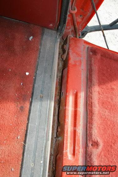 All the tailgate bottom is rusted...