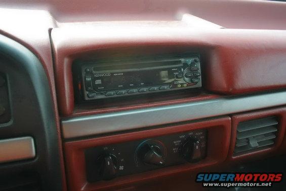 I have to work with this...
1.- Left speakers make any sound
2.- It stops working every time I chance from Quarters to Low Beam Exterior lights...