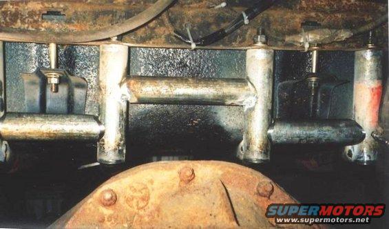 fuelcage3.jpg Bracing between them