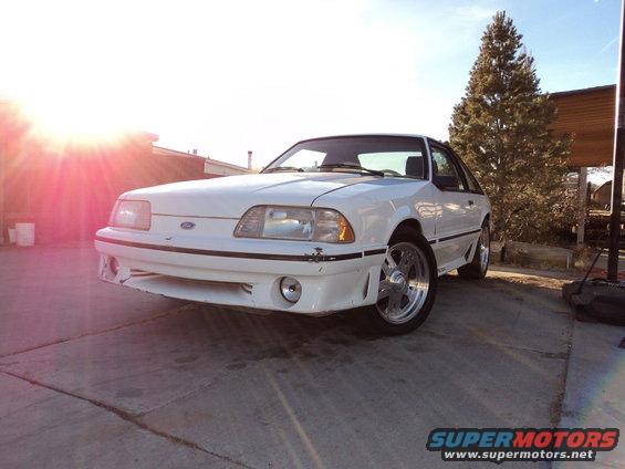 White 1989 Ford Mustang front 3/4 view