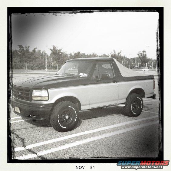 Two-tone 1992 Ford Bronco side view with removable top