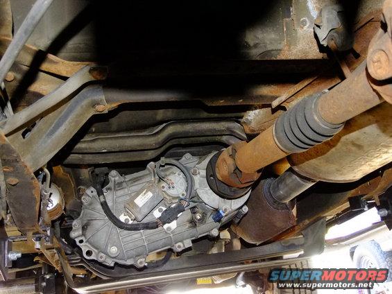 Transfer case and driveshaft assembly underneath a vehicle