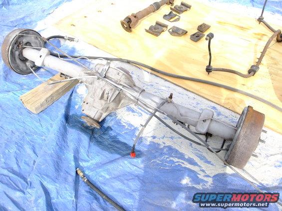 Rear axle assembly with brake drum and driveshaft components
