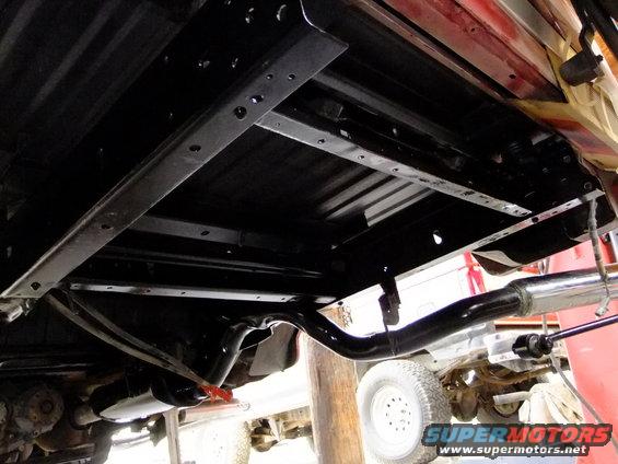 1995 Ford Bronco underbody with exhaust system and rear axle visible