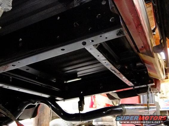 1995 Ford Bronco rear chassis underside with exhaust pipe