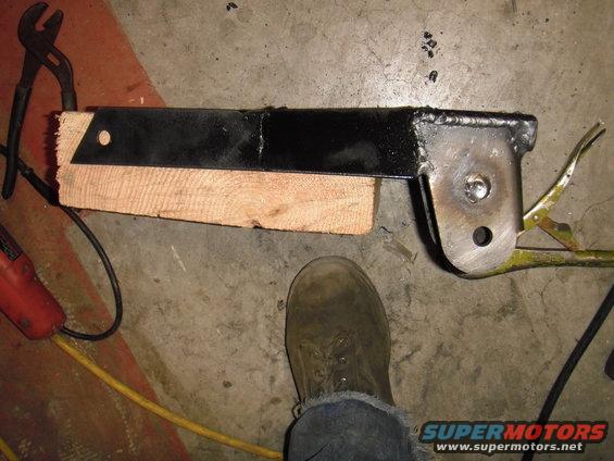 pc310093.jpg Frame side trac bar mount. I started with the Ruff Stuff Kit and made a few Mods. It will be safe. 