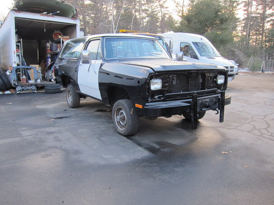 Black and white two-door SUV, front bumper removed, 1987 Dodge 1500