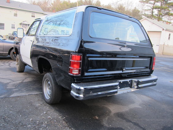 1987 Dodge Ramcharger rear view, black and white
