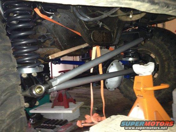 070.jpg everything but track bar. ratchet straps x'd to keep the axle from shifting