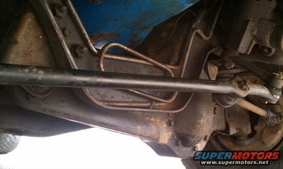 bronco-001-(10).jpg It appears that this tie rod (I think its the steering arm) has been replaced.  No sway bar at all.