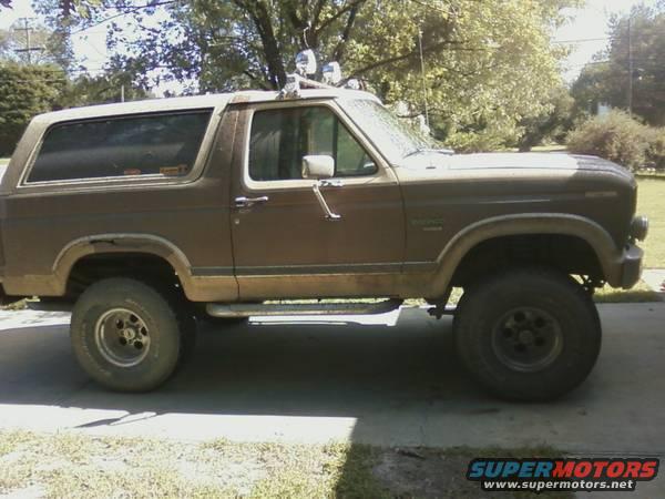 Brown 1980 Ford Bronco with aftermarket wheels and lights