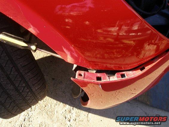 prying-bumper-from-retainers-out.jpg 