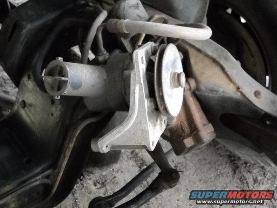 119.jpg Old PS pump & bracket