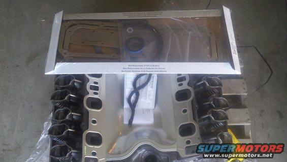 Engine gasket set and cylinder heads on a pallet