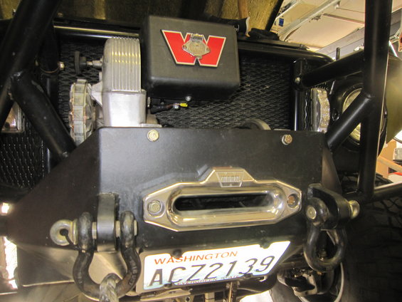 Winch and Warn logo on vehicle bumper with Washington license plate ACZ2139