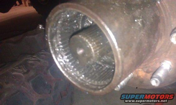 Dana 60 axle hub with splines