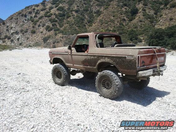 1978 Ford Bronco 3q-front view, brown, lifted, off-road