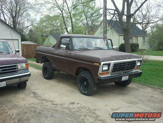 Brown 1979 Ford Bronco with aftermarket wheels