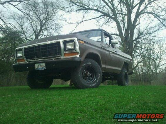 Brown 1979 Ford Bronco front grille and side view