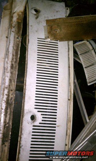Cowl vent panel,  decent shape