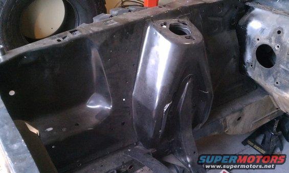 imag0109.jpg Passenger side inner fenders.  All three panels have been replaced.