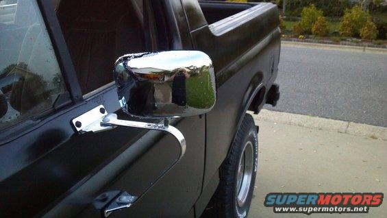 1987 Ford Bronco side mirror and door panel