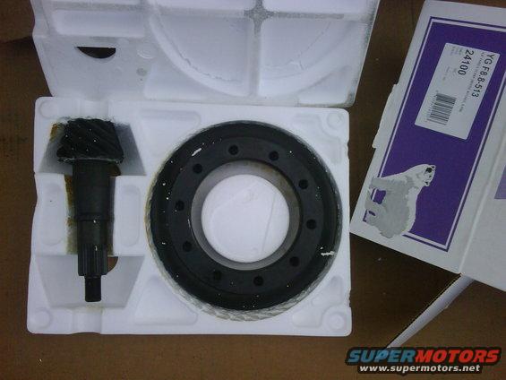 Differential gears and housing in white foam packaging, with a label showing YG F8.8-513 24100