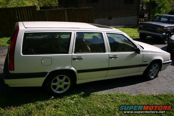 White 1997 Volvo 850 wagon, side view