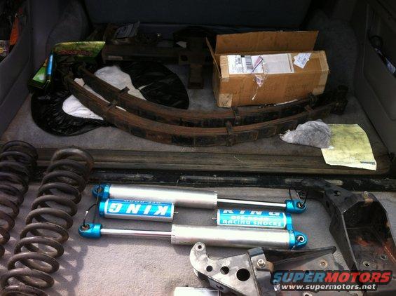 Deaver F53's, Camburg Coil Buckets, King 2.5" Piggy Backs, 6" Superlift Coils which have been replaced with Deaver F64s