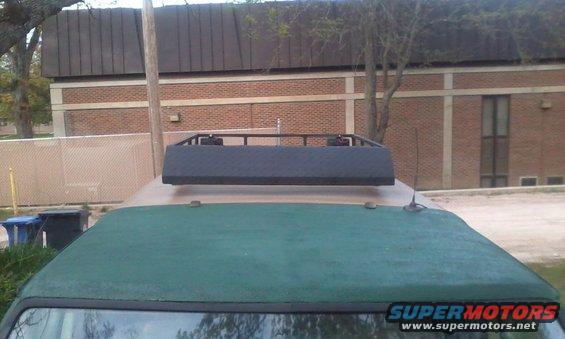 bumper_08.jpg The roof rack is mounted and looking good.