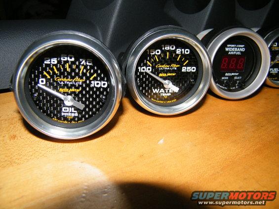 Auto Meter Carbon Fiber Ultra-Lite oil pressure and water temperature gauges, plus a wideband air/fuel gauge