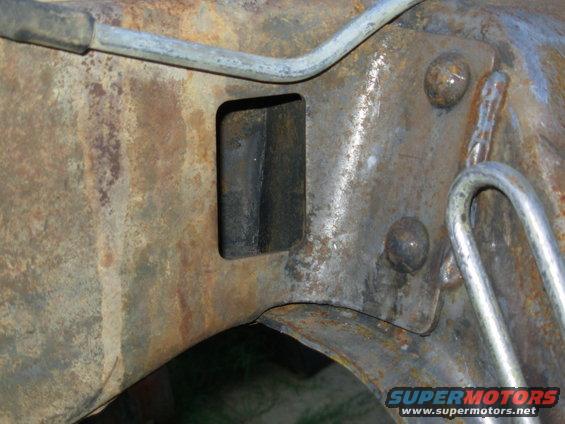 90xmbr1weldrhf.jpg Factory welds in a '93 Bronco #1 (engine) crossmember RHF.