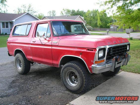 Red 1979 Ford Bronco, 3/4 front view