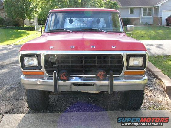 1979 Ford Bronco front view, red paint, chrome bumper, grille with two round lights