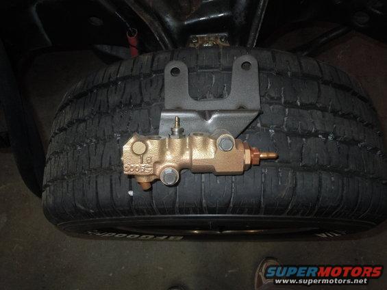 Master cylinder brake part mounted on a tire