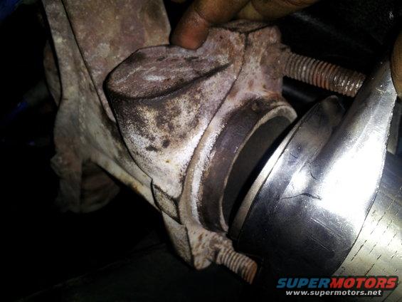 20120515_232455.jpg here is the gap. the left side of the flange already made contact with the manifold. this shows the the y pipe not formed properly.