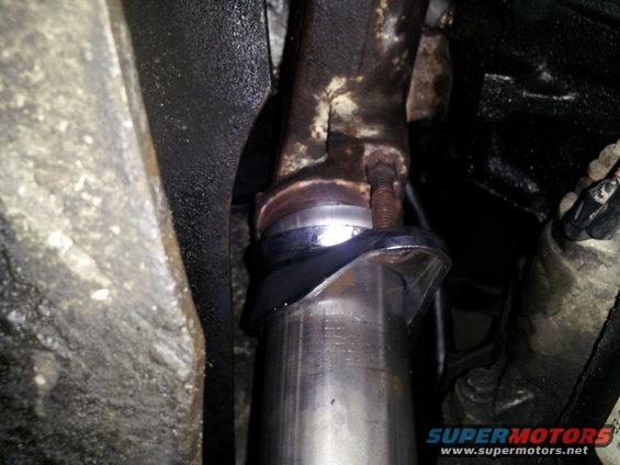 driver side pipe is formed straight up towards the manifold, whill the manifold collector has a slight angle to it which doesnt allow either to mate up properly