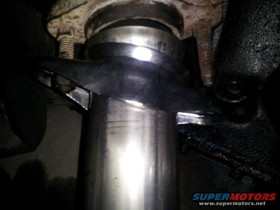  driver side manifold is angled while pipe jus shoots straight up and doesnt form with the manifold. (this is with passenger side manifold completely bolted on flush)