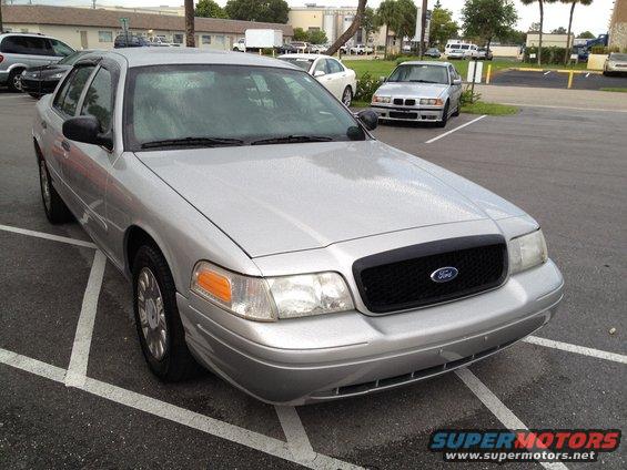 Silver 2005 Ford Crown Victoria parked in a lot