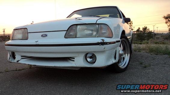 White 1989 Ford Mustang front view with chrome wheels