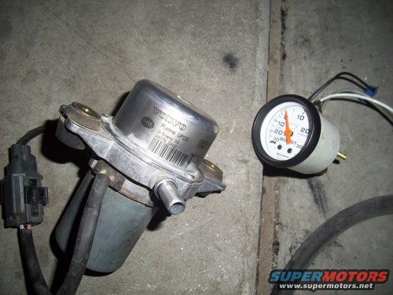 Volvo fuel pump with gauge showing pressure