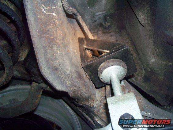 r.-radiator-009.jpg 2.5" x 2.5" x 1/4" angle iron modified with gussets for use as rear sway bar end link, bolted to crossmember.