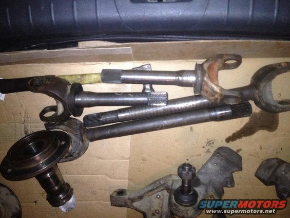 img_0142.jpg 97 F350 stub shafts.  Inner shafts won't work, dodge has 30 spline and ford has 35 spline.  Ford stubs attach to dodge inner shafts with new u-joints.