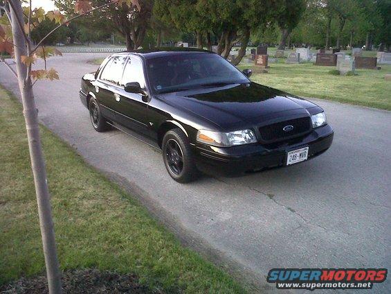 Black 1999 Ford Crown Victoria, 3q-front view