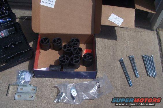 Body lift kit with spacers and bolts
