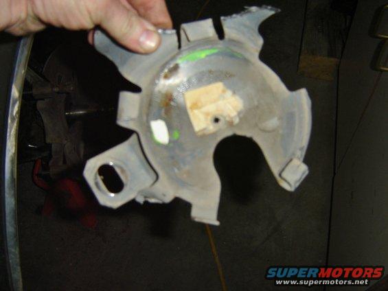 dsc00155.jpg I found out the factory had used stock fox body K member and 3 weld and bolt to hold a special perch for the air bag in place of the spring perch. cool I can cut that out and weld in the coil one