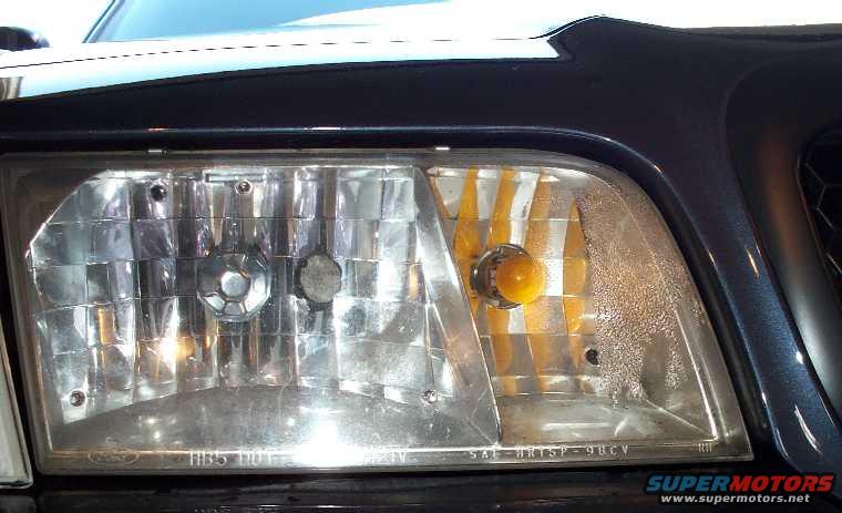old-headlamp-cls.jpg The old, foggy headlamps. 
