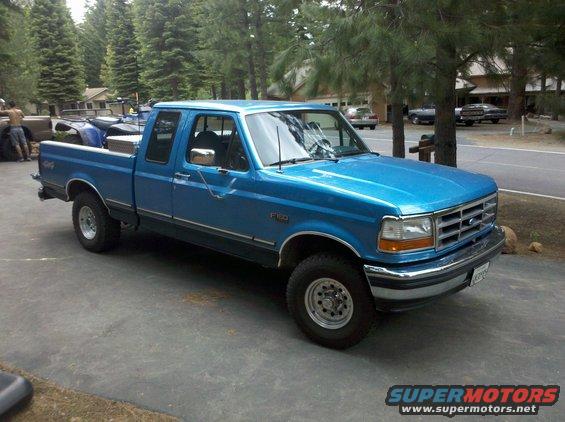 Blue 1992 Ford F-150 crew cab pickup truck, 3q front view