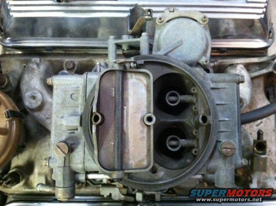 4160, 600CFM, manual choke, vacuum secondaries.