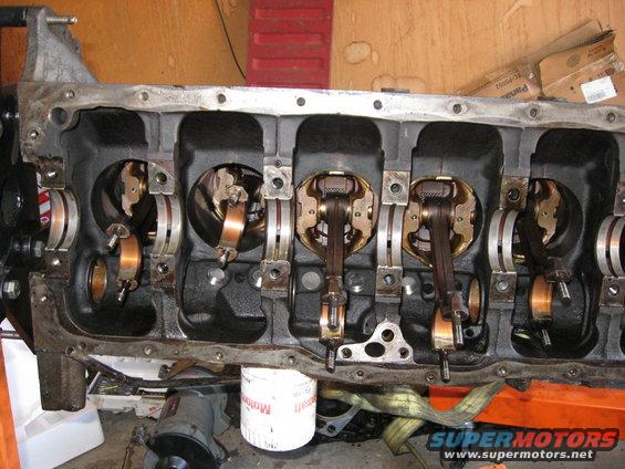 img_3973.jpg Can easily see the gold color of all the bearings on the pistons and the cam.